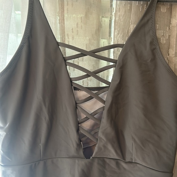 CUPSHE Size Large green one piece zig zag style bathing suit - Picture 2 of 5